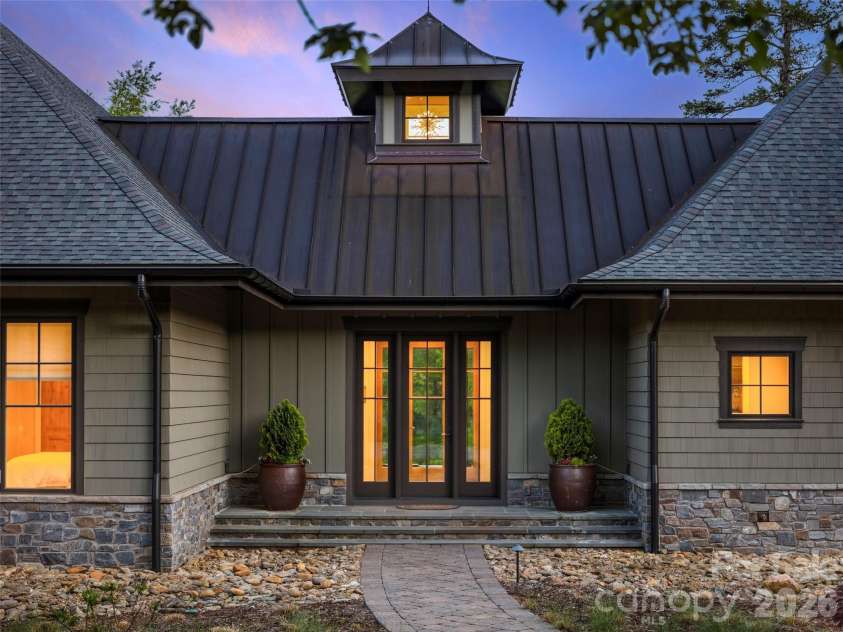 334 Walnut Valley Parkway, Arden, NC 28704.  MLS# CAR4383245, YatesRealty ID 36357. 