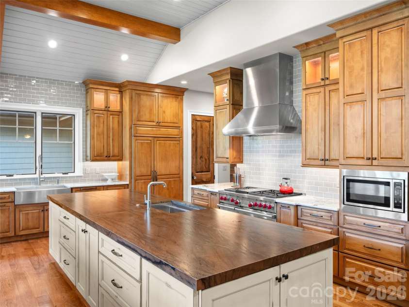 334 Walnut Valley Parkway, Arden, NC 28704.  MLS# CAR4383245, YatesRealty ID 36357. 