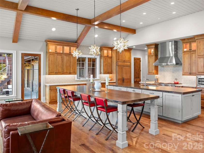 334 Walnut Valley Parkway, Arden, NC 28704.  MLS# CAR4383245, YatesRealty ID 36357. 