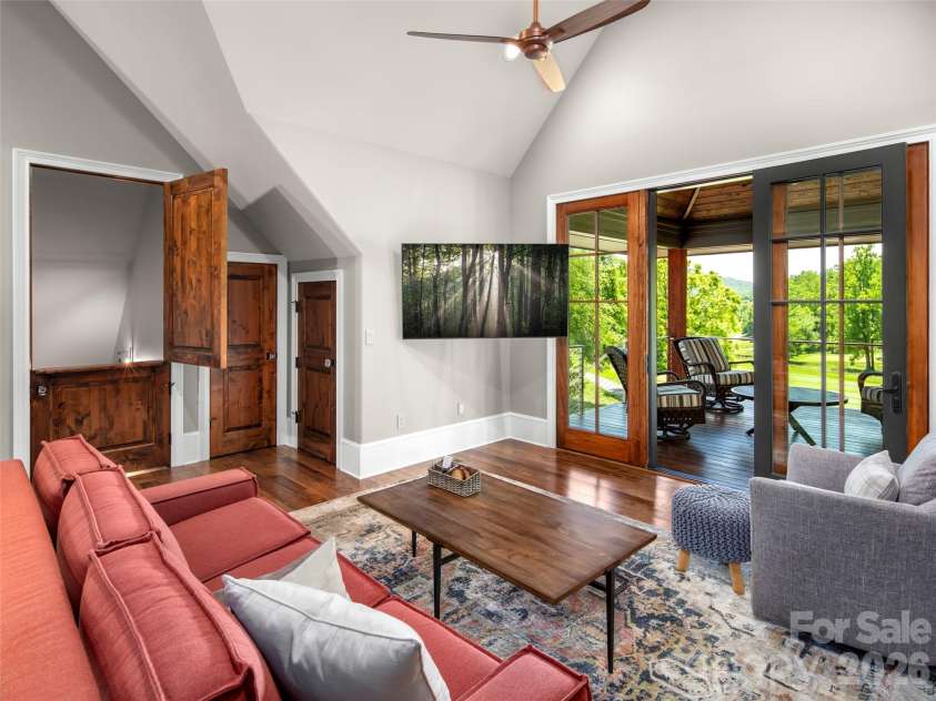 334 Walnut Valley Parkway, Arden, NC 28704.  MLS# CAR4383245, YatesRealty ID 36357. 