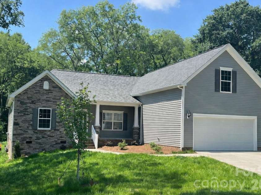 5807 Monticello Drive, Concord, NC 28027.  MLS# CAR4400141, YatesRealty ID 36358. New 4 BR 3 1/2 BA Ranch on 1/2 Acre Crawl Space 2 Car Garage