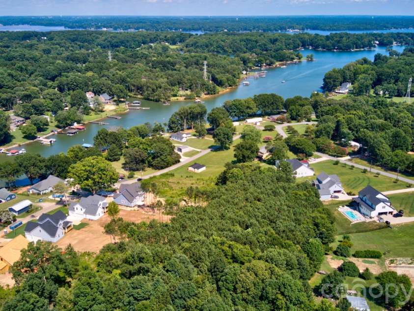 4265 Candlewood Drive, Sherrills Ford, NC 28673.  MLS# CAR4350411, YatesRealty ID 3636. Perfectly situated in a serene setting, this property is exceptionally well-located, placing you just minutes away from an array of shopping and dining establishments.
