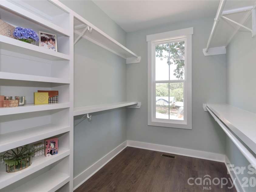 4265 Candlewood Drive, Sherrills Ford, NC 28673.  MLS# CAR4350411, YatesRealty ID 3636. With an oversized walk-in primary closet, organization and storage spaces are abundant.
