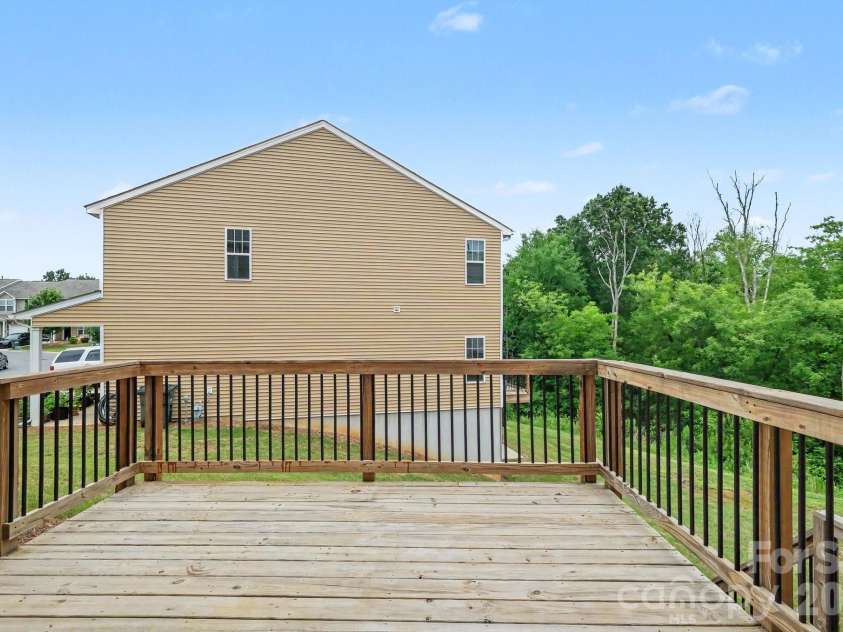 6411 Revolutionary Trail, Charlotte, NC 28217.  MLS# CAR4398604, YatesRealty ID 36362. 
