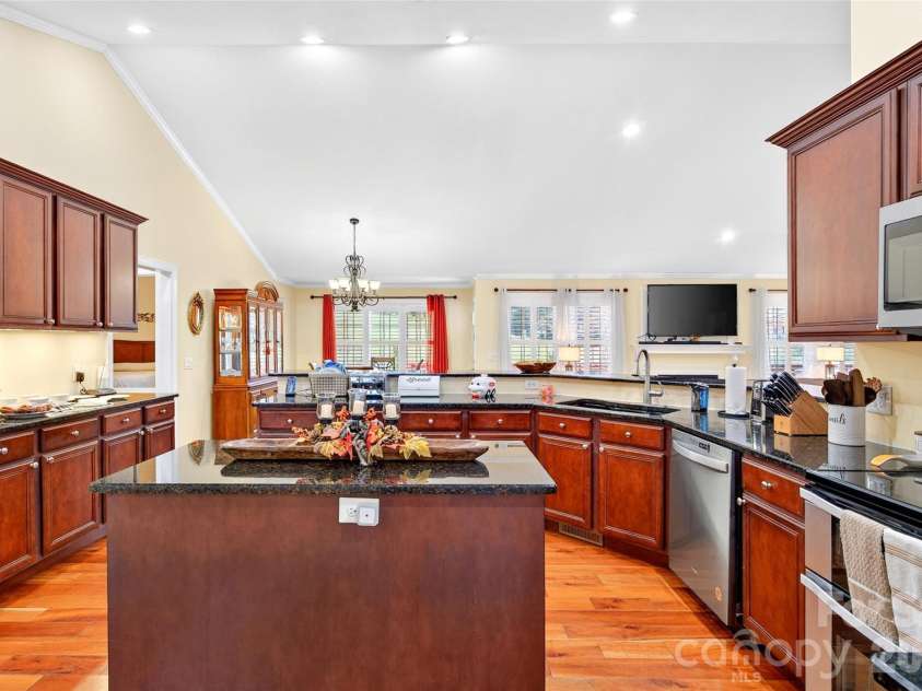 1174 Dale Road, Spruce Pine, NC 28777.  MLS# CAR4400833, YatesRealty ID 36364. 