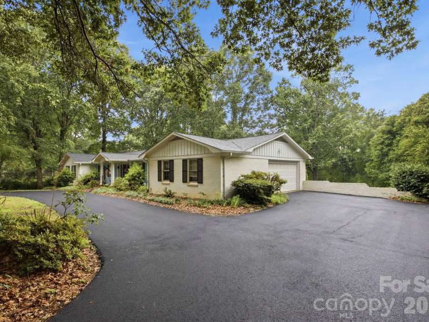 108 Augusta Drive, Statesville, NC 28625.  MLS# CAR4402103, YatesRealty ID 36365. 