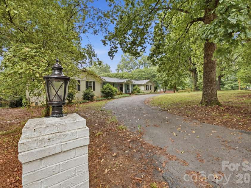 108 Augusta Drive, Statesville, NC 28625.  MLS# CAR4402103, YatesRealty ID 36365. 