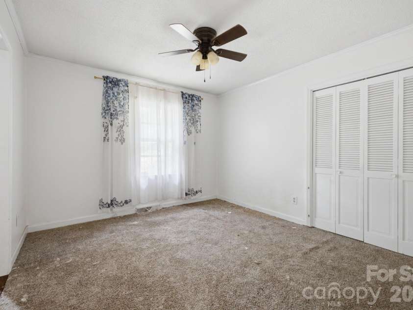 108 Augusta Drive, Statesville, NC 28625.  MLS# CAR4402103, YatesRealty ID 36365. 