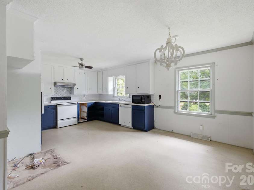 108 Augusta Drive, Statesville, NC 28625.  MLS# CAR4402103, YatesRealty ID 36365. 