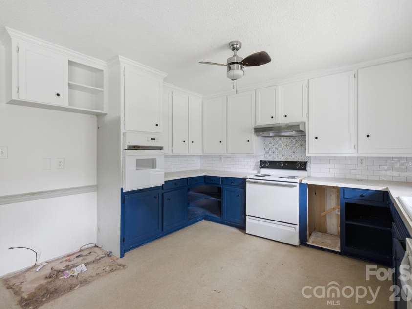 108 Augusta Drive, Statesville, NC 28625.  MLS# CAR4402103, YatesRealty ID 36365. 