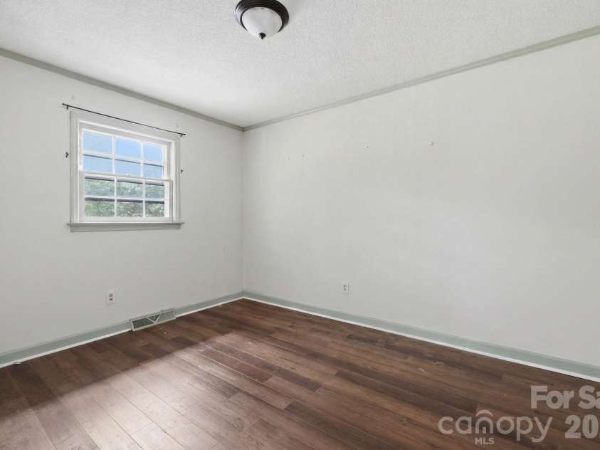 108 Augusta Drive, Statesville, NC 28625.  MLS# CAR4402103, YatesRealty ID 36365. 