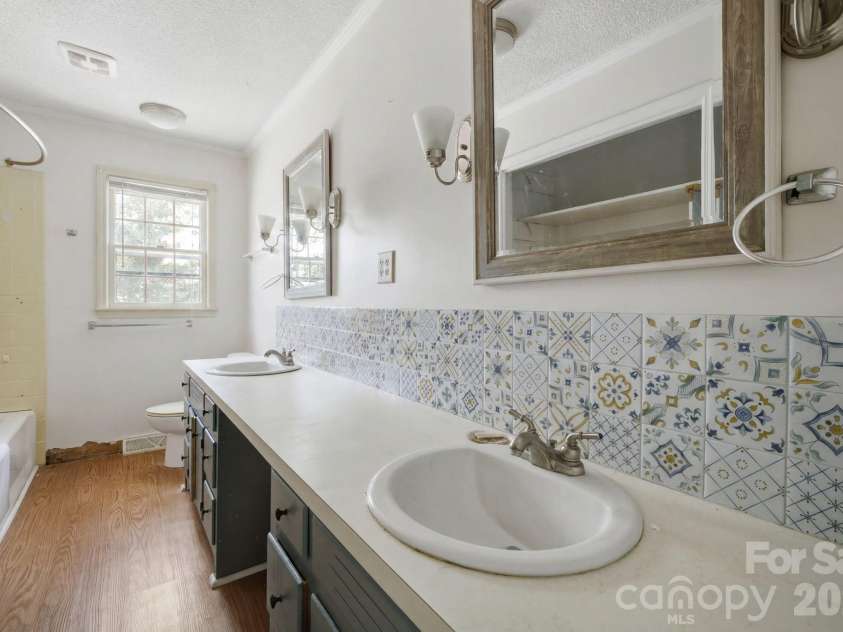 108 Augusta Drive, Statesville, NC 28625.  MLS# CAR4402103, YatesRealty ID 36365. 