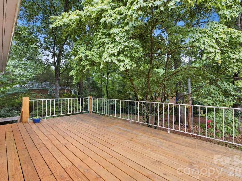 108 Augusta Drive, Statesville, NC 28625.  MLS# CAR4402103, YatesRealty ID 36365. 