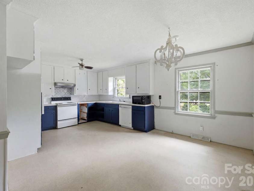 108 Augusta Drive, Statesville, NC 28625.  MLS# CAR4402103, YatesRealty ID 36365. Virtually edited