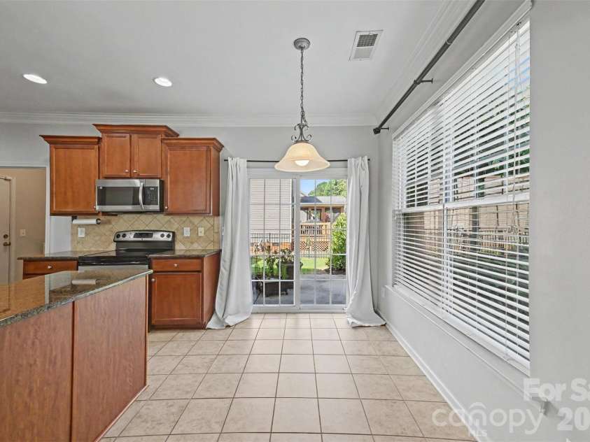 517 Stowe Road, Belmont, NC 28012.  MLS# CAR4399288, YatesRealty ID 36371. Breakfast nook & Kitchen