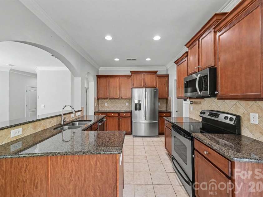 517 Stowe Road, Belmont, NC 28012.  MLS# CAR4399288, YatesRealty ID 36371. Kitchen