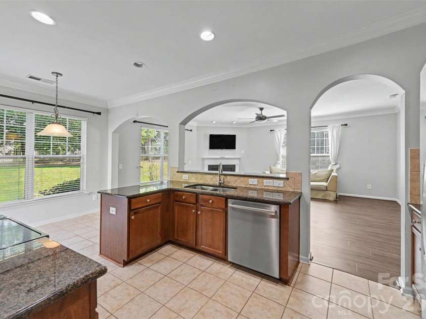 517 Stowe Road, Belmont, NC 28012.  MLS# CAR4399288, YatesRealty ID 36371. Kitchen