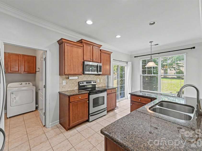 517 Stowe Road, Belmont, NC 28012.  MLS# CAR4399288, YatesRealty ID 36371. Kitchen