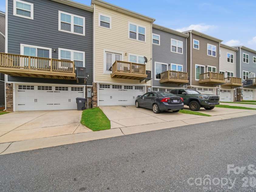 11741 Blessington Road, Huntersville, NC 28078.  MLS# CAR4402102, YatesRealty ID 36372. 