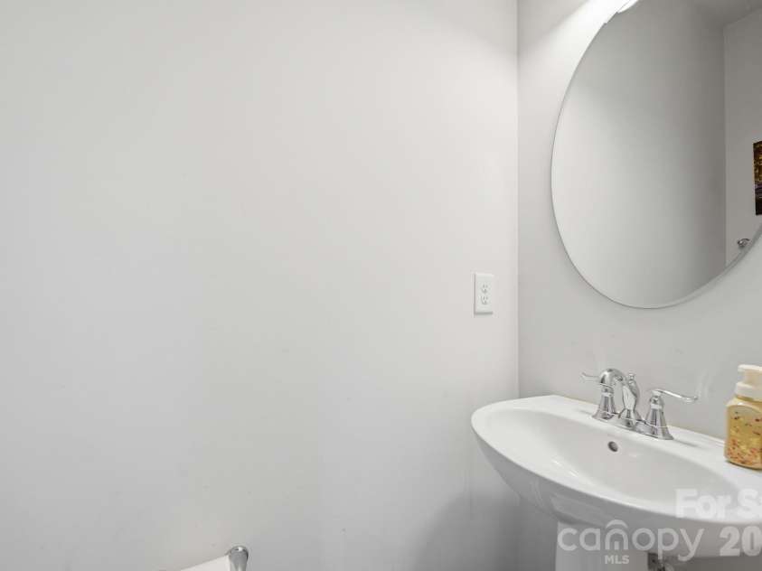 11741 Blessington Road, Huntersville, NC 28078.  MLS# CAR4402102, YatesRealty ID 36372. Half Bath on main level