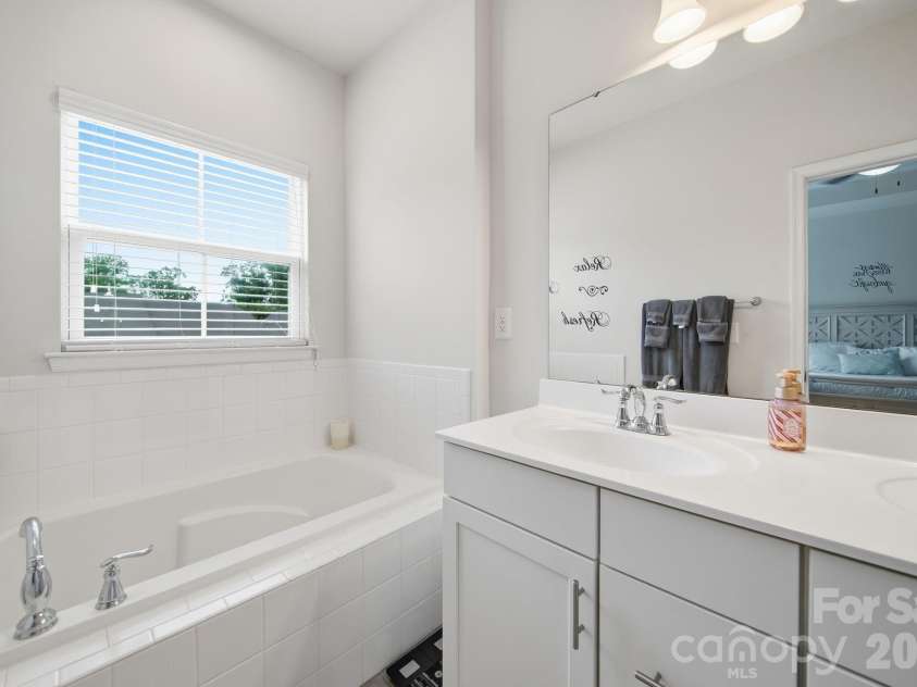 11741 Blessington Road, Huntersville, NC 28078.  MLS# CAR4402102, YatesRealty ID 36372. Primary Suite