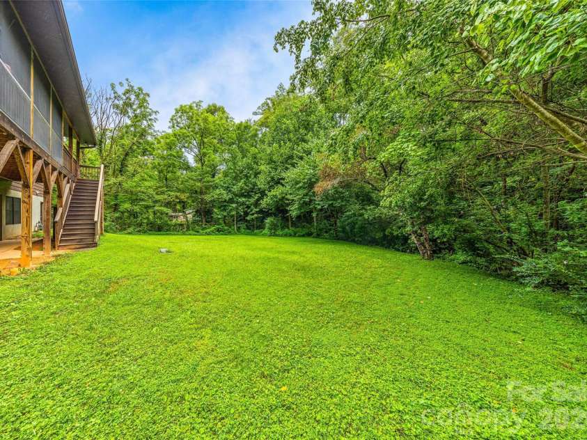 464 Governors View Road, Asheville, NC 28805.  MLS# CAR4402270, YatesRealty ID 36373. 