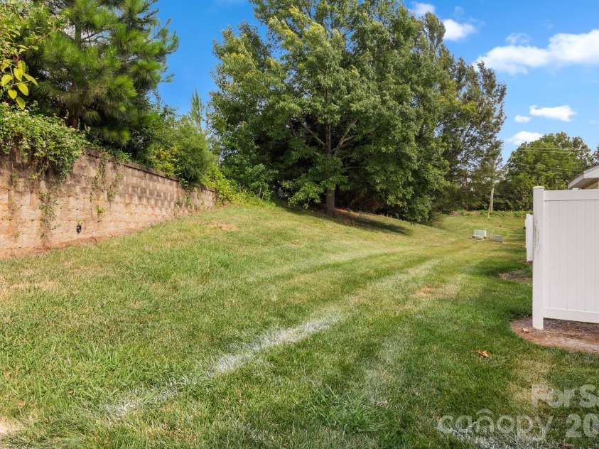 12557 Jessica Place, Charlotte, NC 28269.  MLS# CAR4396131, YatesRealty ID 36374. 