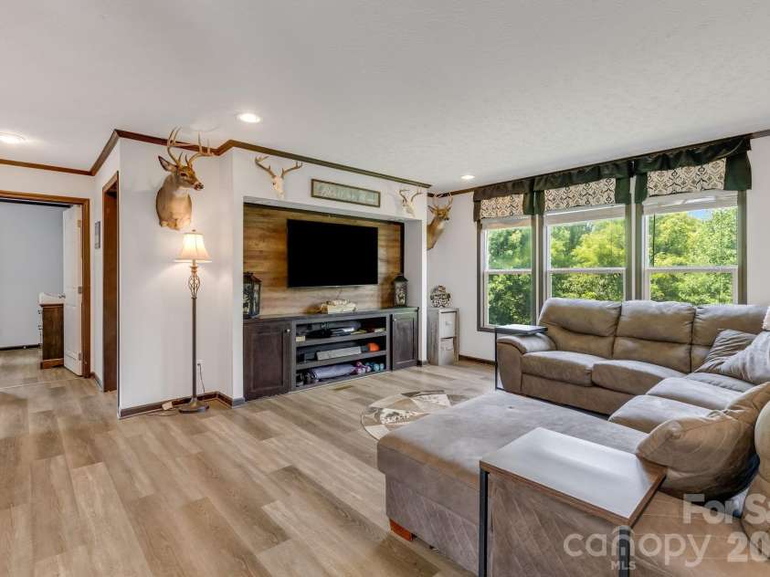 256 Phillips Valley Road, Mars Hill, NC 28754.  MLS# CAR4398012, YatesRealty ID 36375. 