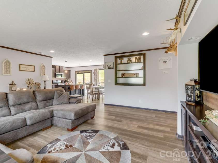256 Phillips Valley Road, Mars Hill, NC 28754.  MLS# CAR4398012, YatesRealty ID 36375. 