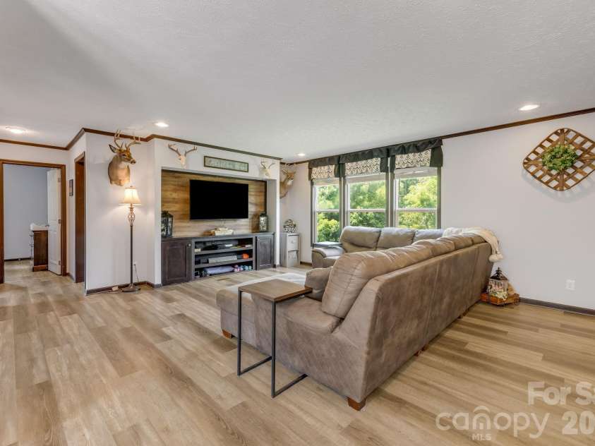 256 Phillips Valley Road, Mars Hill, NC 28754.  MLS# CAR4398012, YatesRealty ID 36375. 