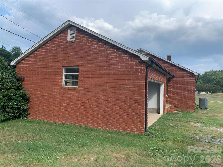 6285 & 6231 Nc 16 Highway, Taylorsville, NC 28681.  MLS# CAR4402704, YatesRealty ID 36376. 