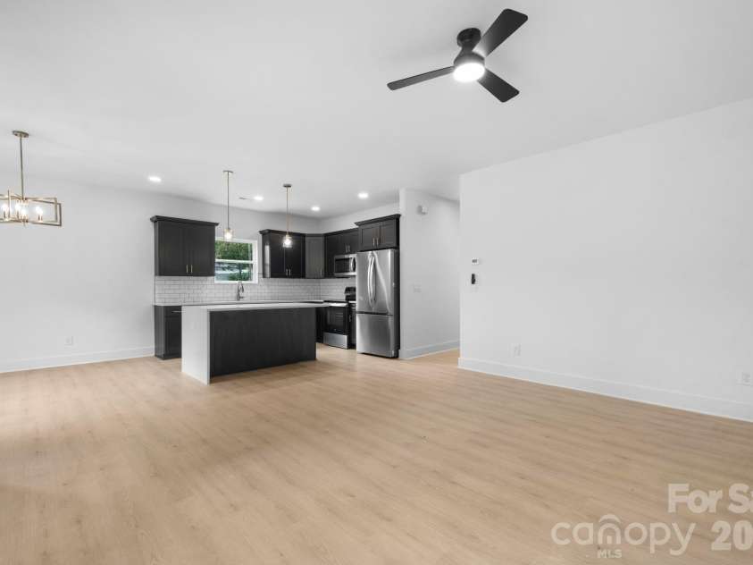 512 28th Street, Hickory, NC 28602.  MLS# CAR4399283, YatesRealty ID 36377. 