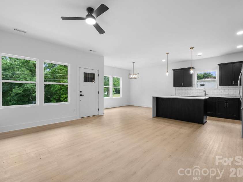 512 28th Street, Hickory, NC 28602.  MLS# CAR4399283, YatesRealty ID 36377. 