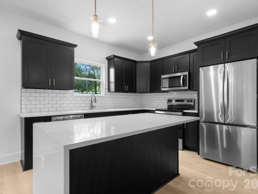512 28th Street, Hickory, NC 28602.  MLS# CAR4399283, YatesRealty ID 36377. 