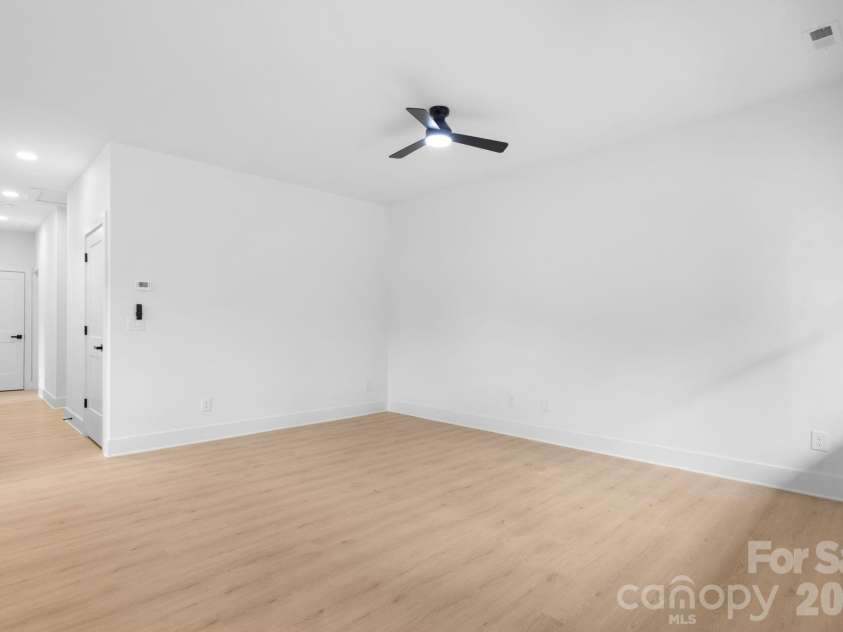 512 28th Street, Hickory, NC 28602.  MLS# CAR4399283, YatesRealty ID 36377. 