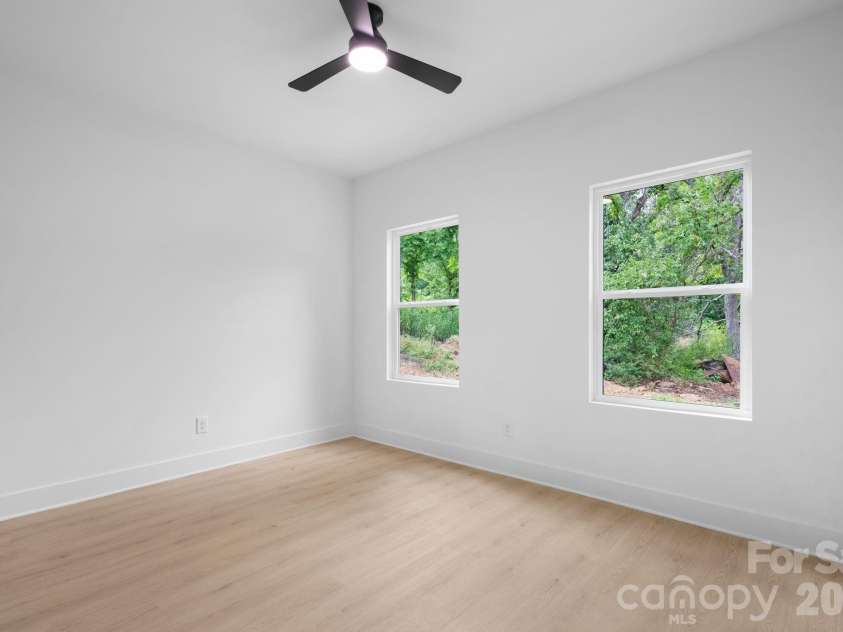 512 28th Street, Hickory, NC 28602.  MLS# CAR4399283, YatesRealty ID 36377. 