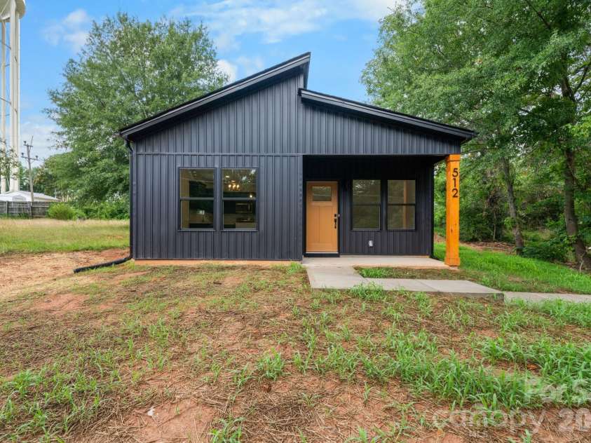 512 28th Street, Hickory, NC 28602.  MLS# CAR4399283, YatesRealty ID 36377. 