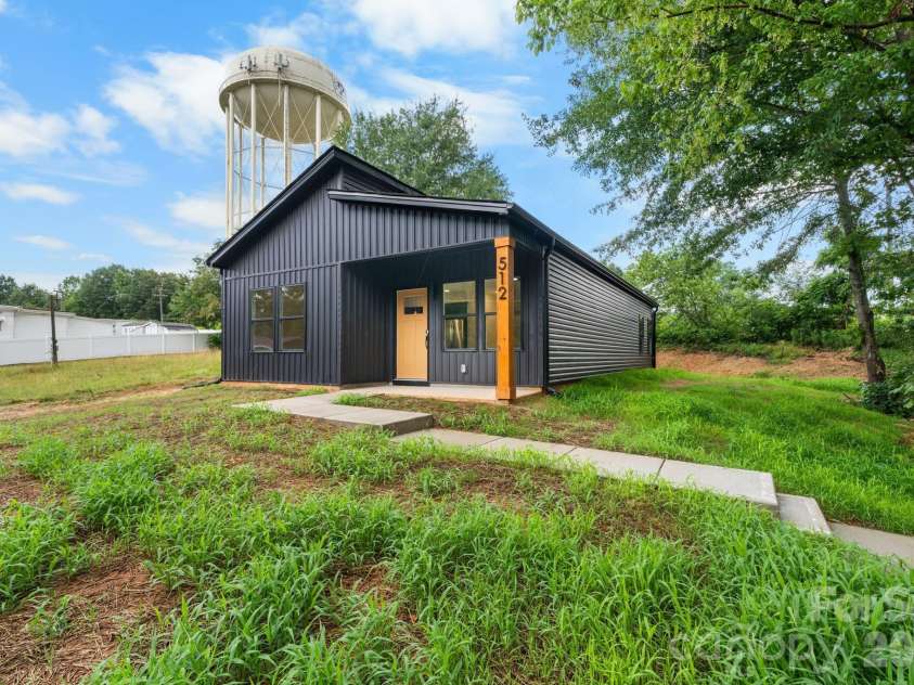 512 28th Street, Hickory, NC 28602.  MLS# CAR4399283, YatesRealty ID 36377. 