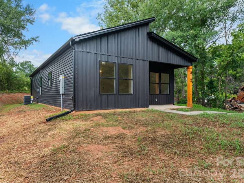 512 28th Street, Hickory, NC 28602.  MLS# CAR4399283, YatesRealty ID 36377. 