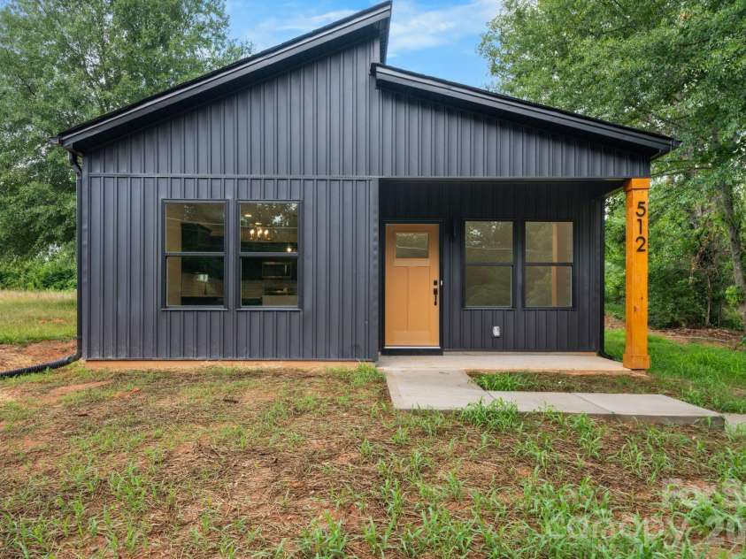 512 28th Street, Hickory, NC 28602.  MLS# CAR4399283, YatesRealty ID 36377. 