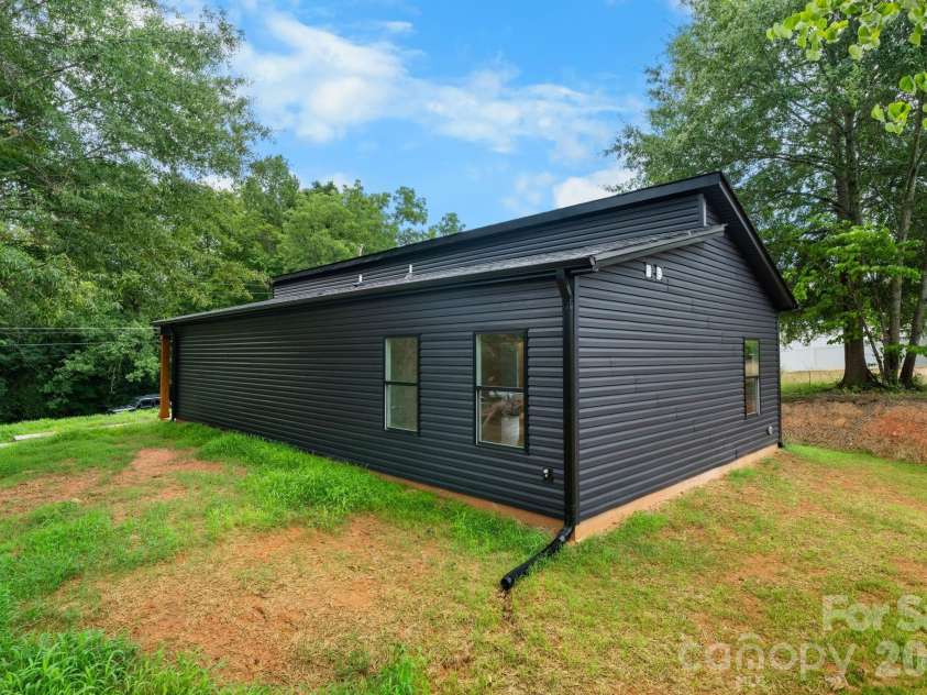 512 28th Street, Hickory, NC 28602.  MLS# CAR4399283, YatesRealty ID 36377. 