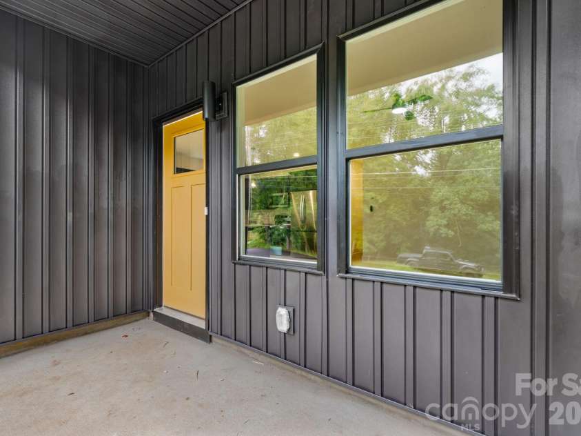 512 28th Street, Hickory, NC 28602.  MLS# CAR4399283, YatesRealty ID 36377. 
