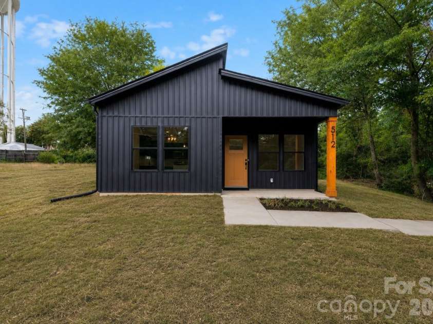512 28th Street, Hickory, NC 28602.  MLS# CAR4399283, YatesRealty ID 36377. AI enhanced landscaping