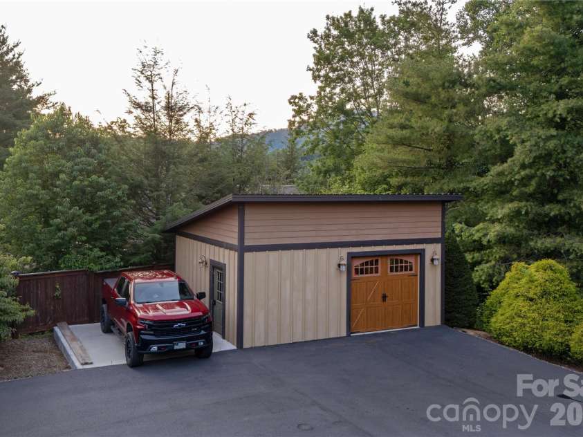 345 Prospect Drive, Burnsville, NC 28714.  MLS# CAR4399945, YatesRealty ID 36378. Detached garage
