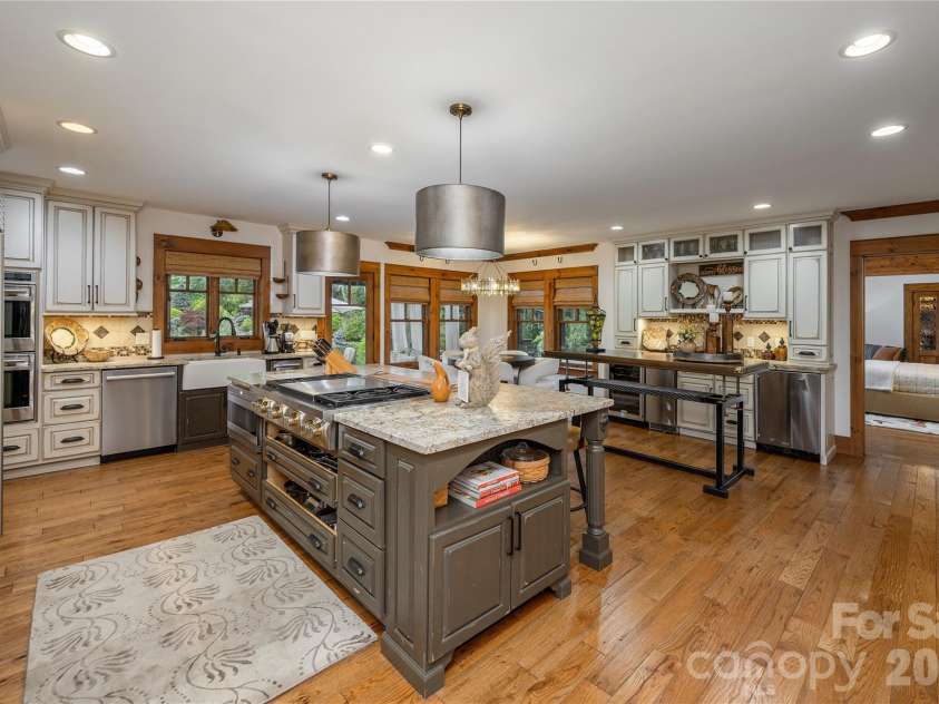 345 Prospect Drive, Burnsville, NC 28714.  MLS# CAR4399945, YatesRealty ID 36378. Kitchen
