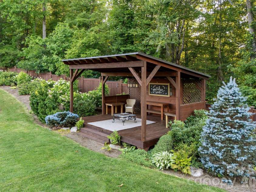 345 Prospect Drive, Burnsville, NC 28714.  MLS# CAR4399945, YatesRealty ID 36378. Pavillion/Stage