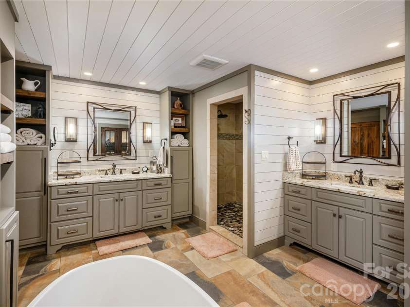 345 Prospect Drive, Burnsville, NC 28714.  MLS# CAR4399945, YatesRealty ID 36378. Primary Bath Main level