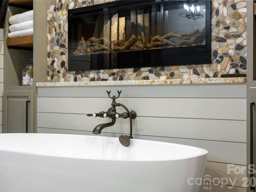 345 Prospect Drive, Burnsville, NC 28714.  MLS# CAR4399945, YatesRealty ID 36378. Primary Bath Main level