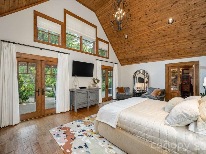345 Prospect Drive, Burnsville, NC 28714.  MLS# CAR4399945, YatesRealty ID 36378. Primary Suite Main level