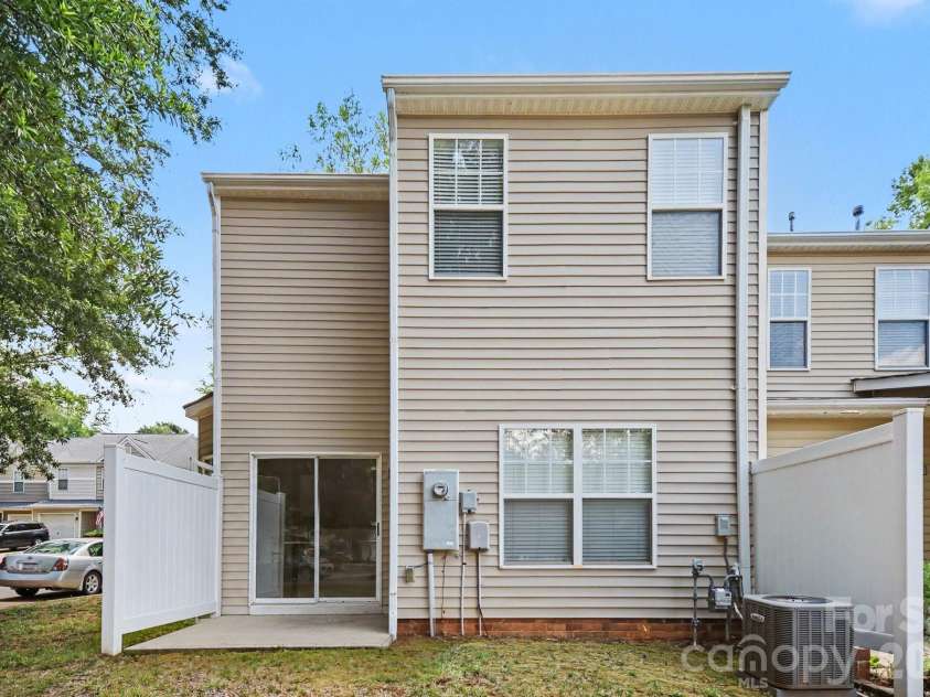 5604 Santeelah Court, Charlotte, NC 28217.  MLS# CAR4402278, YatesRealty ID 36379. 